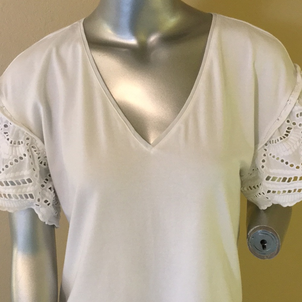 WHBM | EYELET FLUTTER-SLEEVE TEE STYLE: 570287209 - Picture 5 of 14